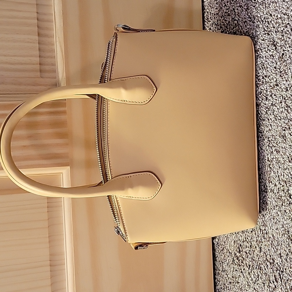 Barely used purse with attachable strap